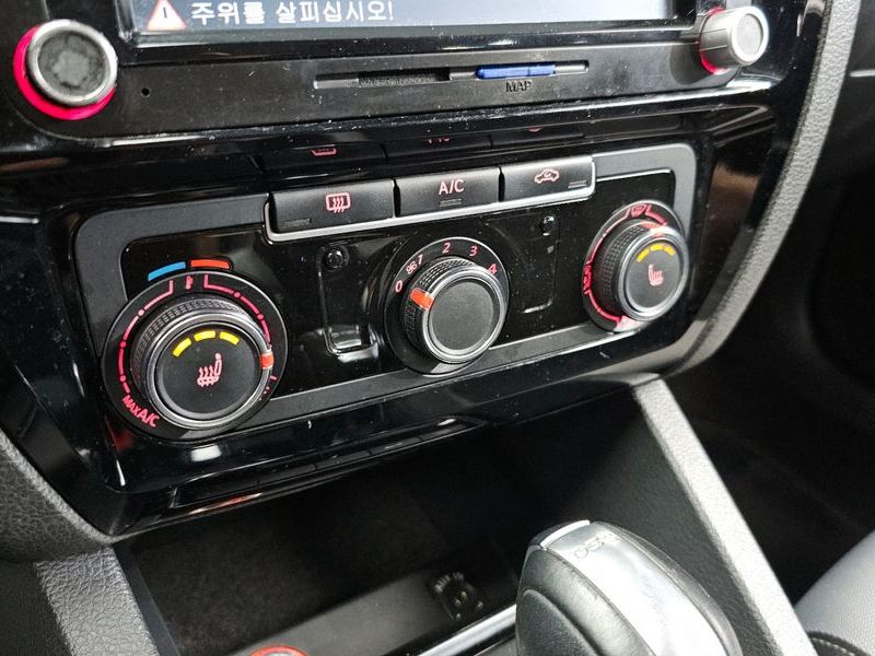 2015 Volkswagen Jetta 2.0 TDI BlueMotion 6th photo 17