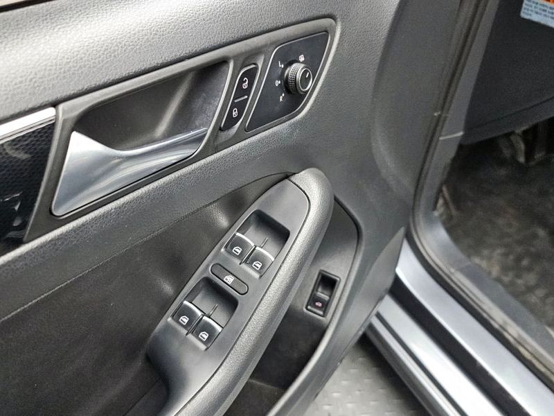 2015 Volkswagen Jetta 2.0 TDI BlueMotion 6th photo 19