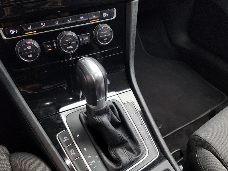 2015 Volkswagen Golf 2.0 TDI photo 9