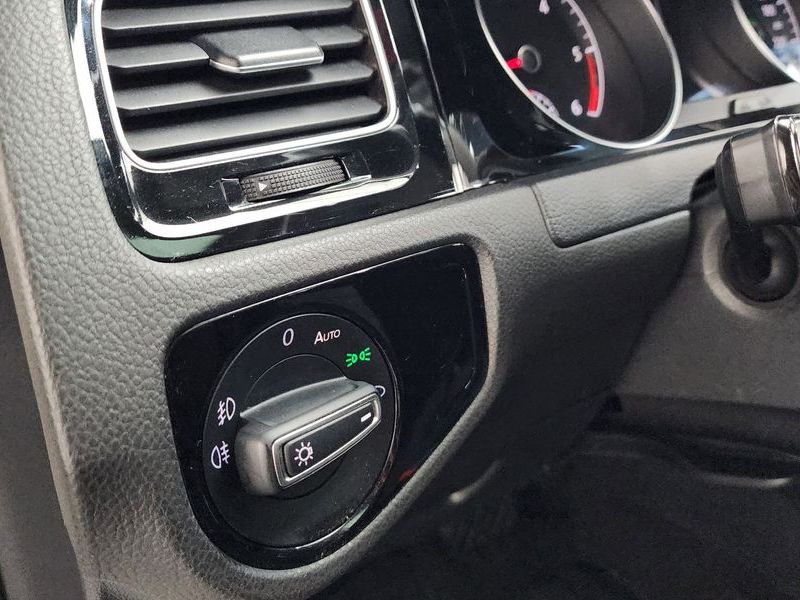 2015 Volkswagen Golf 2.0 TDI photo 18