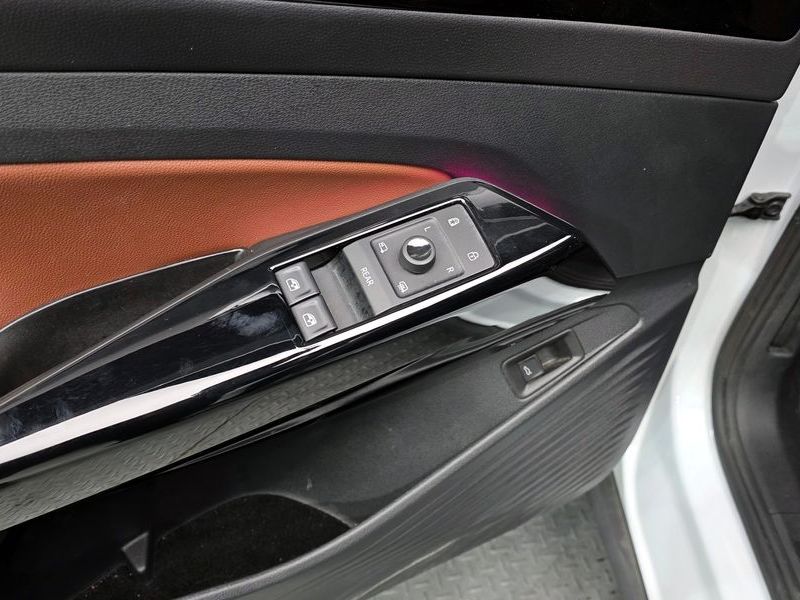 2023 Volkswagen ID.4 Pro photo 26