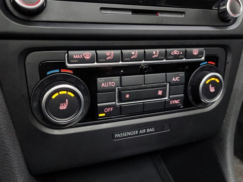 2013 Volkswagen Golf 2.0 TDI StyleEdition photo 16