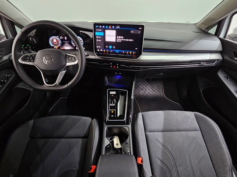 2025 Volkswagen Golf 2.0 TDI Premium photo 7