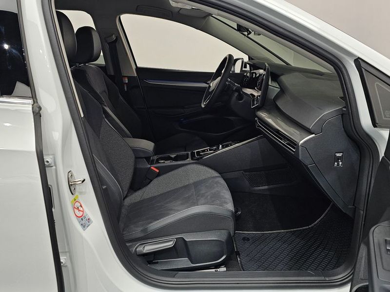 2025 Volkswagen Golf 2.0 TDI Premium photo 11