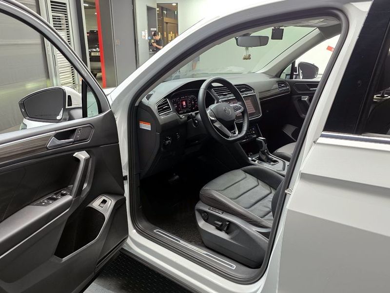 2023 Volkswagen Tiguan 2.0 TSI R-Line photo 10