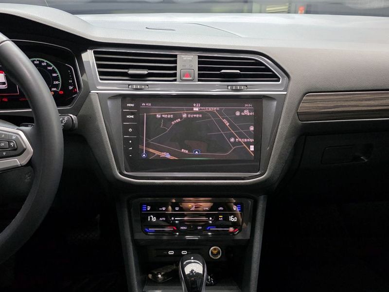 2023 Volkswagen Tiguan 2.0 TSI R-Line photo 17