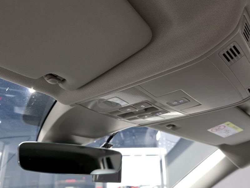2024 Volkswagen Tiguan 2.0 TSI Prestige photo 30