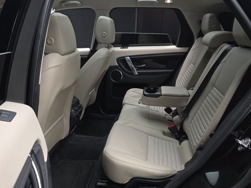 2025 Land Rover Discovery Sport P250 S photo 11