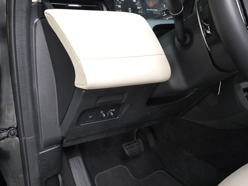 2025 Land Rover Discovery Sport P250 S photo 13