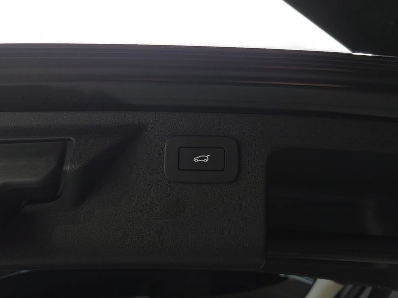 2025 Land Rover Discovery Sport P250 S photo 20