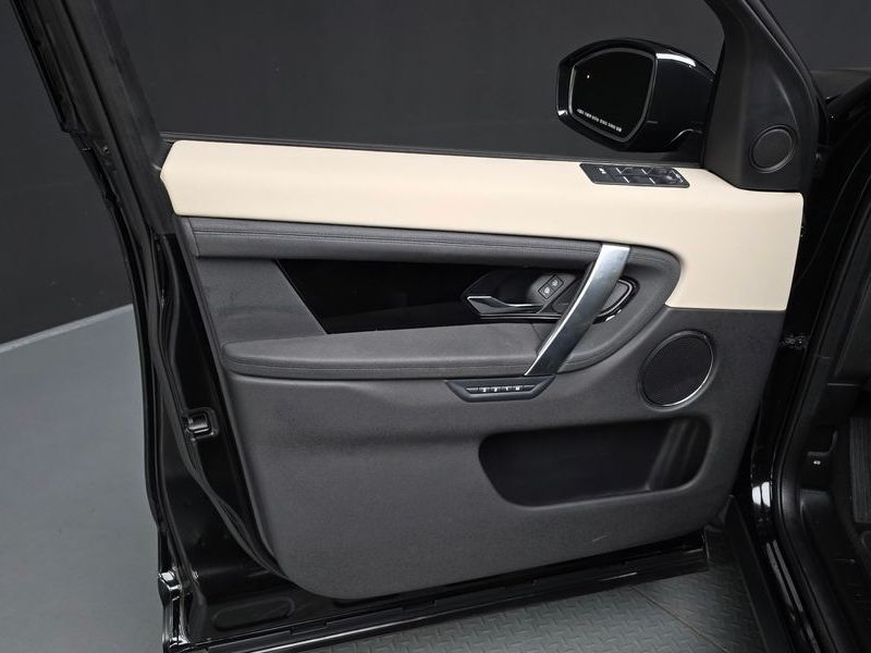 2025 Land Rover Discovery Sport P250 S photo 24