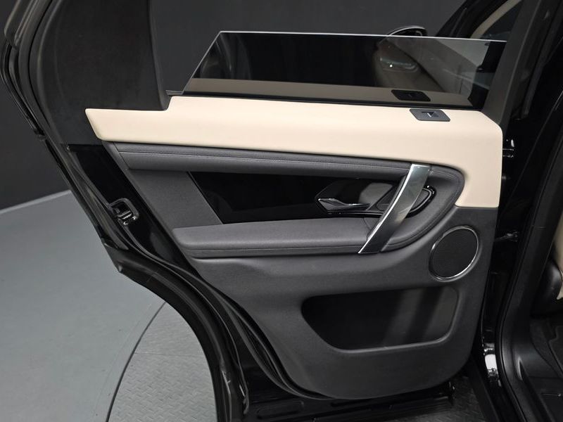 2025 Land Rover Discovery Sport P250 S photo 25