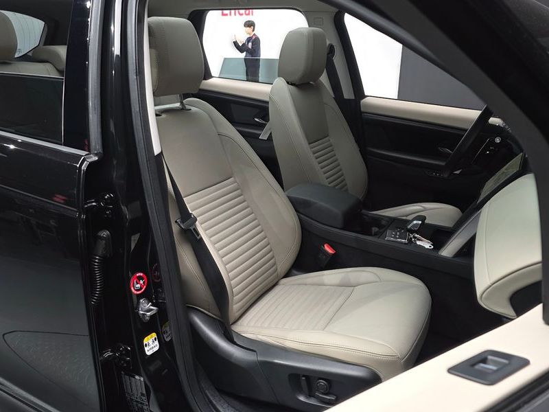 2025 Land Rover Discovery Sport P250 S photo 26