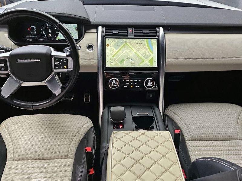 2022 Land Rover Discovery P360 R-Dynamic SE photo 7