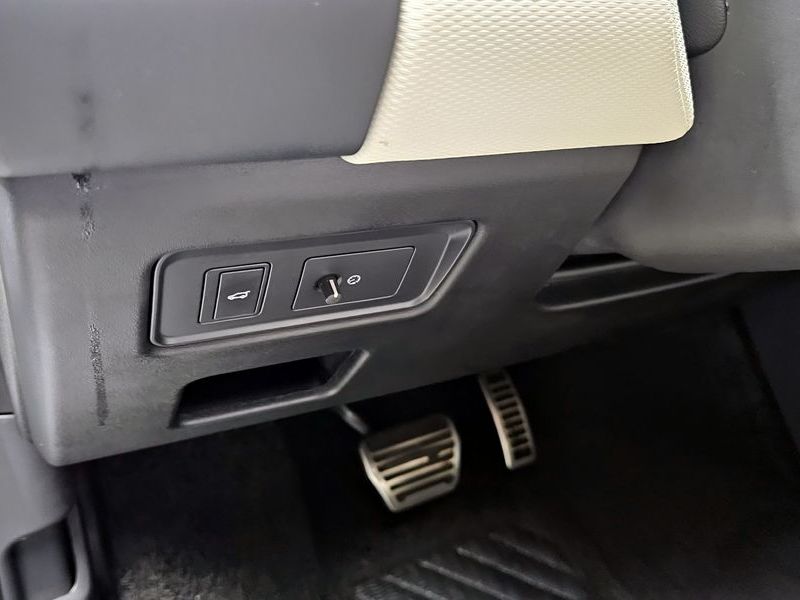 2022 Land Rover Discovery P360 R-Dynamic SE photo 15