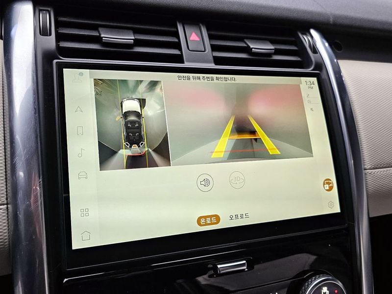2022 Land Rover Discovery P360 R-Dynamic SE photo 17