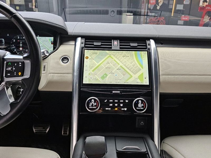2022 Land Rover Discovery P360 R-Dynamic SE photo 19