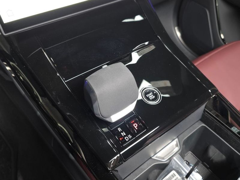 2025 Land Rover Range Rover Sport P550E Dynamic HSE photo 9