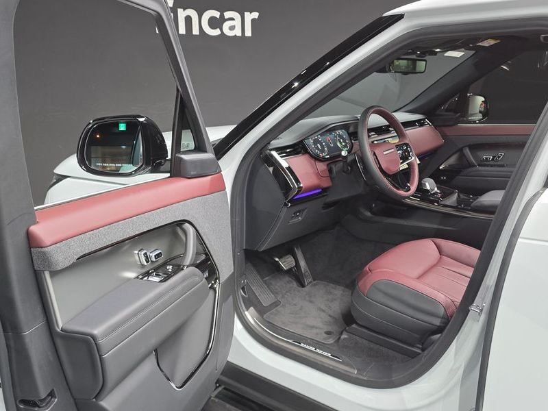 2025 Land Rover Range Rover Sport P550E Dynamic HSE photo 10