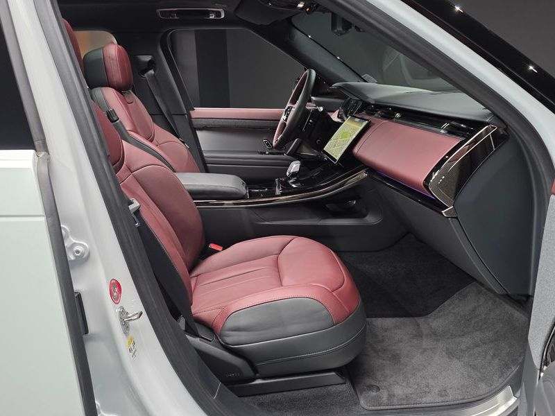 2025 Land Rover Range Rover Sport P550E Dynamic HSE photo 11