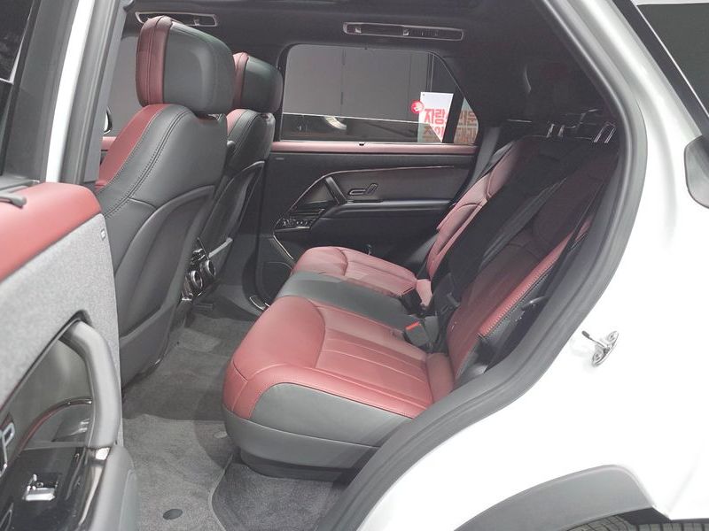 2025 Land Rover Range Rover Sport P550E Dynamic HSE photo 12