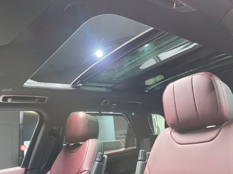 2025 Land Rover Range Rover Sport P550E Dynamic HSE photo 19