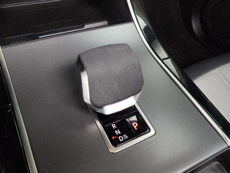 2025 Land Rover Range Rover Evoque P250 Dynamic SE photo 9