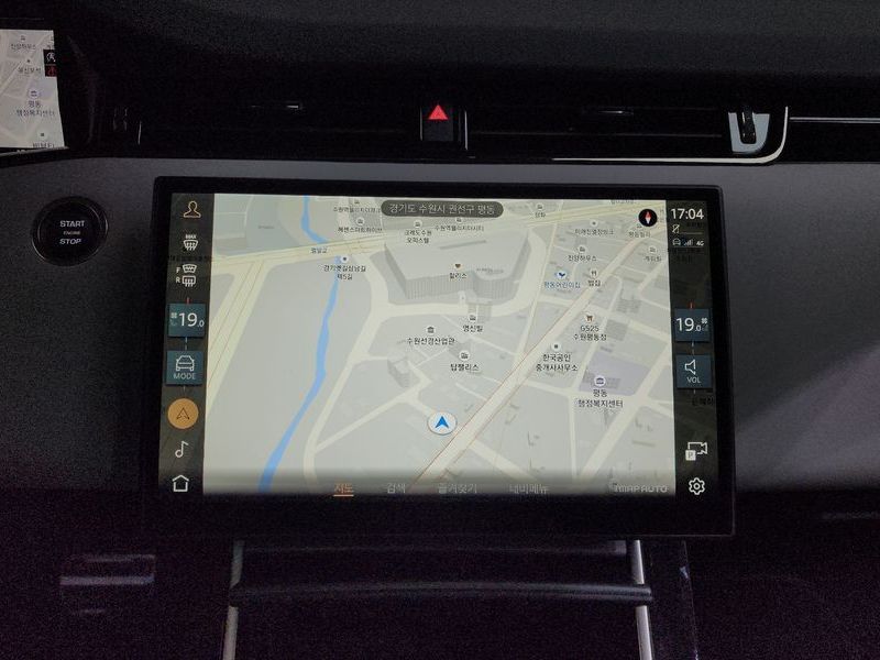 2025 Land Rover Range Rover Evoque P250 Dynamic SE photo 12
