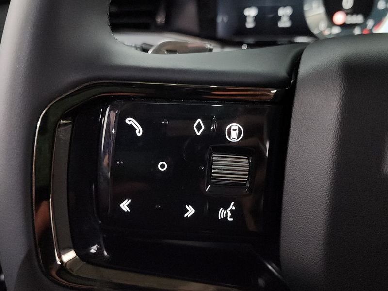 2025 Land Rover Range Rover Evoque P250 Dynamic SE photo 16