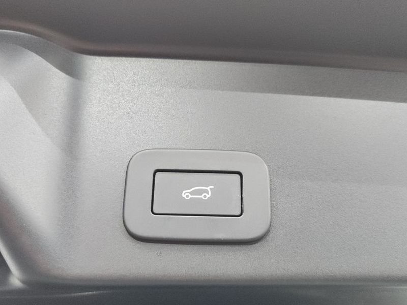 2025 Land Rover Range Rover Evoque P250 Dynamic SE photo 18