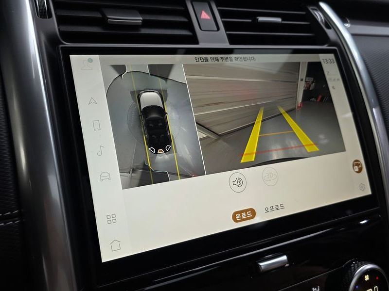 2025 Land Rover Discovery D350 Dynamic HSE photo 12