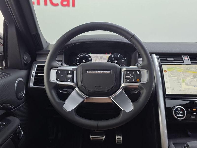 2025 Land Rover Discovery D350 Dynamic HSE photo 15
