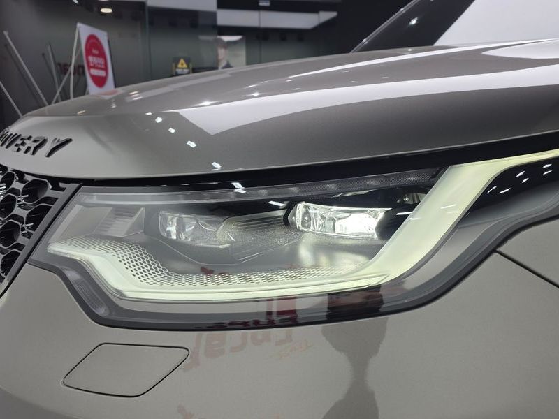 2025 Land Rover Discovery D350 Dynamic HSE photo 17