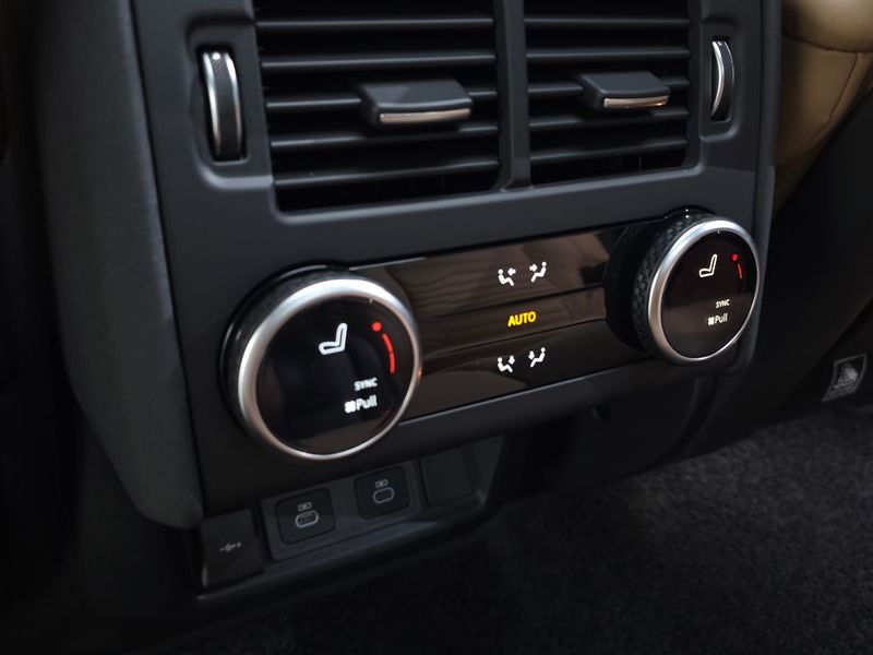 2025 Land Rover Discovery D350 Dynamic HSE photo 18