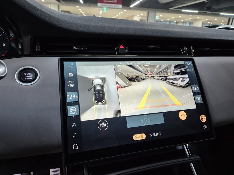 2025 Land Rover Range Rover Evoque P250 Dynamic SE photo 14
