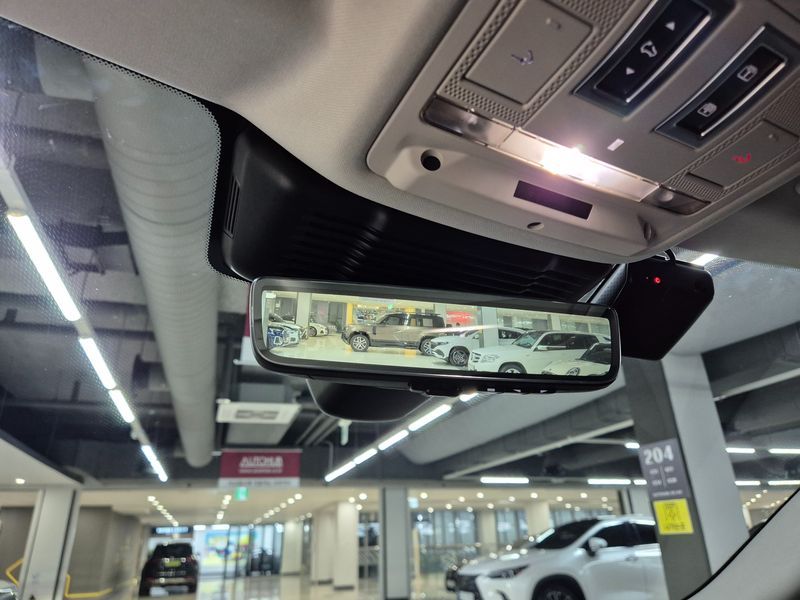 2025 Land Rover Range Rover Evoque P250 Dynamic SE photo 15