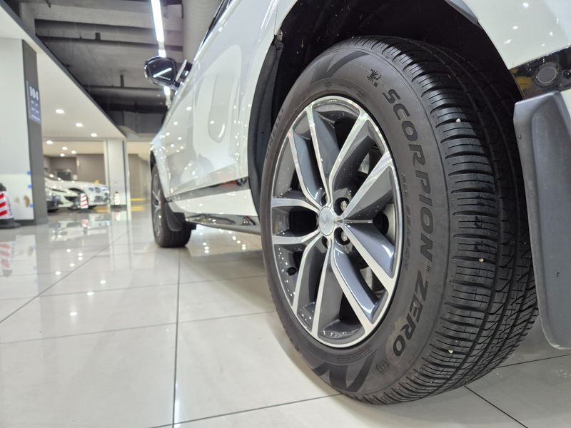 2025 Land Rover Range Rover Evoque P250 Dynamic SE photo 20