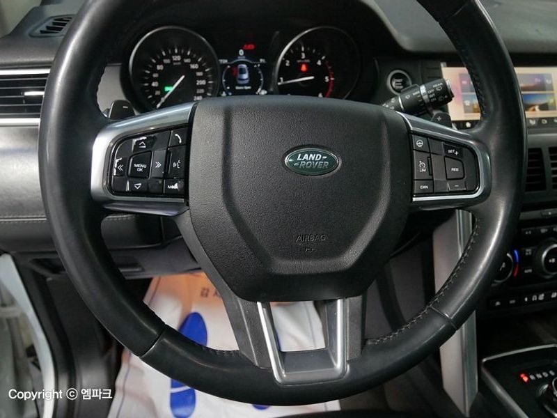 2017 Land Rover Discovery Sport 2.0 TD4 HSE Luxury photo 8