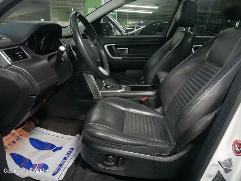 2017 Land Rover Discovery Sport 2.0 TD4 HSE Luxury photo 10