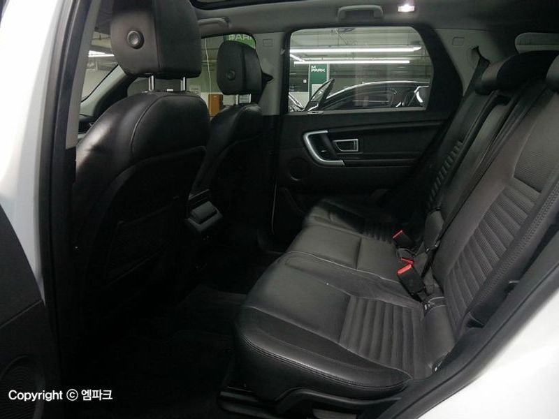 2017 Land Rover Discovery Sport 2.0 TD4 HSE Luxury photo 11