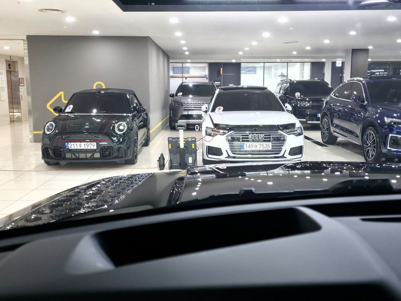 2025 Land Rover Range Rover Evoque P250 Dynamic SE photo 13
