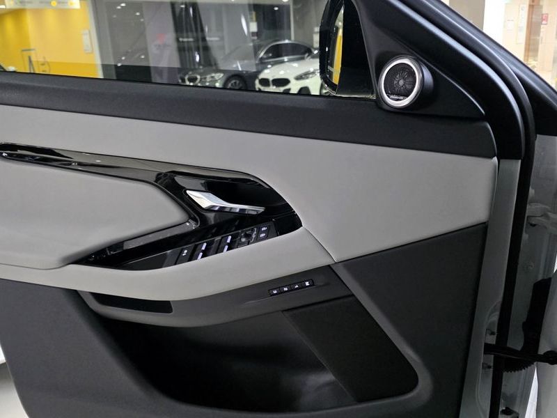 2025 Land Rover Range Rover Evoque P250 Dynamic SE photo 16