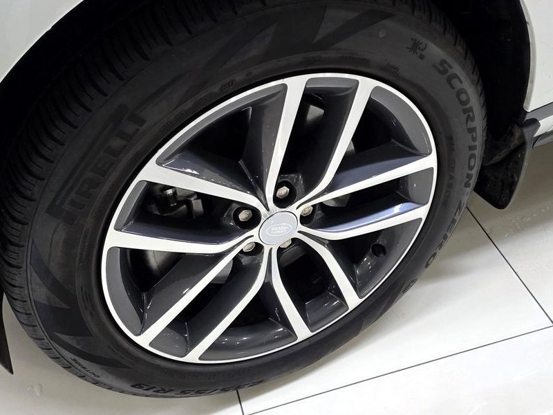 2025 Land Rover Range Rover Evoque P250 Dynamic SE photo 18
