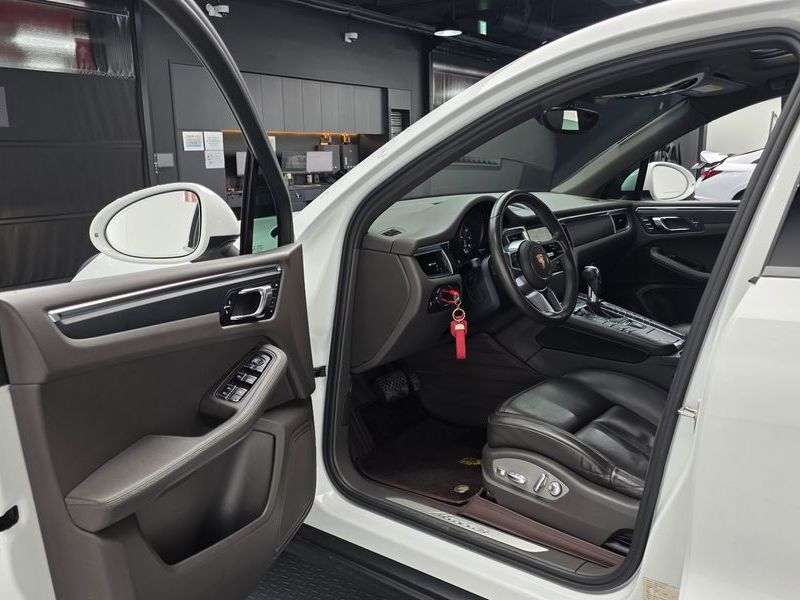 2015 Porsche Macan 2.0 95B photo 10