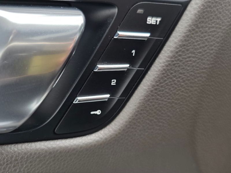 2015 Porsche Macan 2.0 95B photo 18