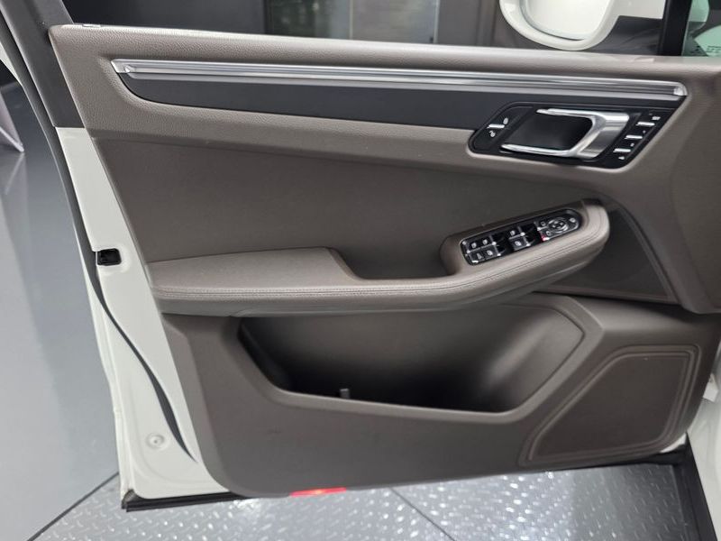 2015 Porsche Macan 2.0 95B photo 25