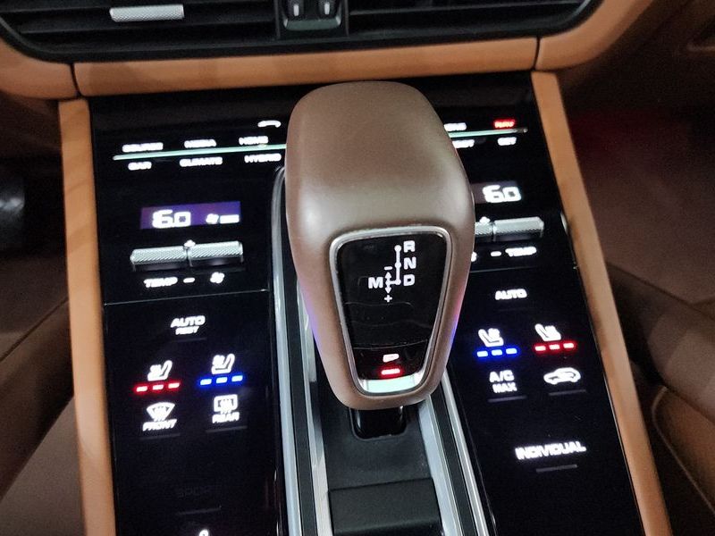 2020 Porsche Cayenne 3.0 E-Hybrid photo 9