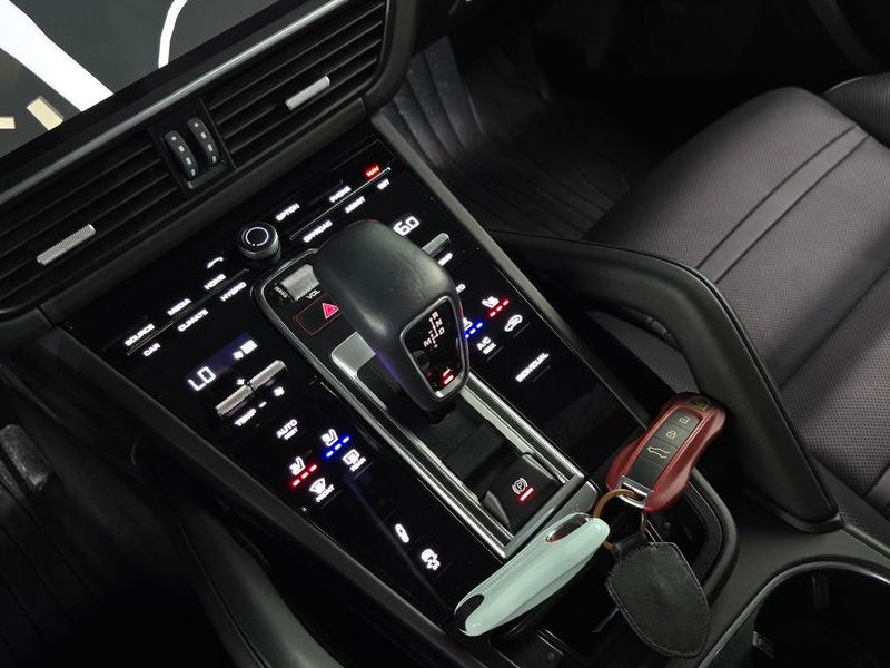 2020 Porsche Cayenne 3.0 E-Hybrid photo 9
