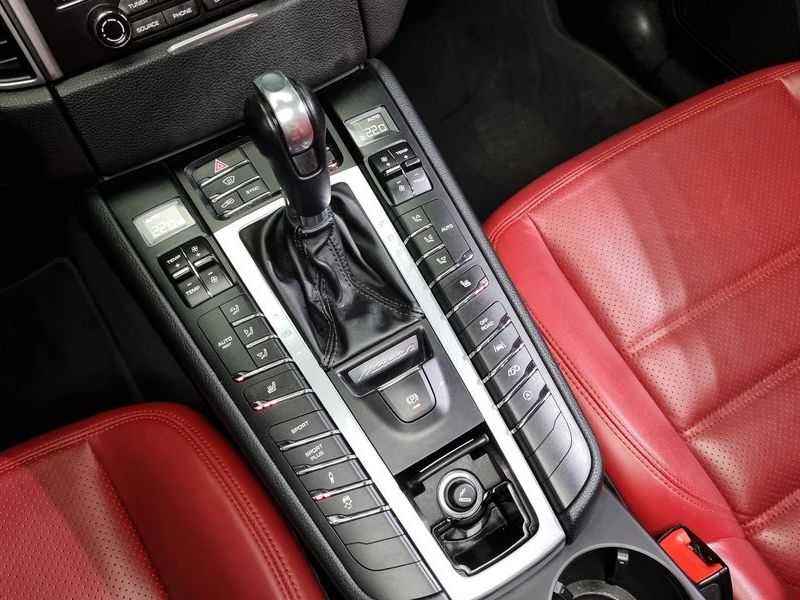 2018 Porsche Macan 3.0 GTS 95B photo 9