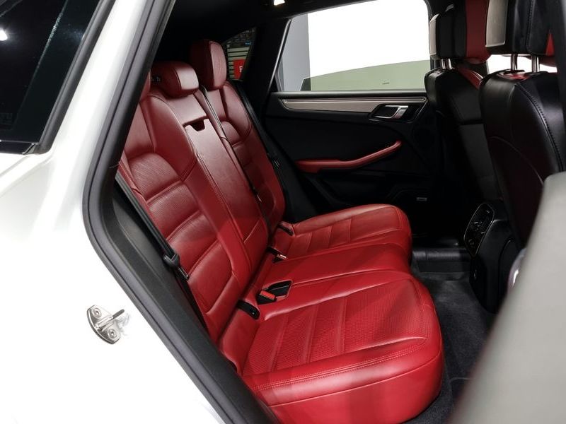 2018 Porsche Macan 3.0 GTS 95B photo 12